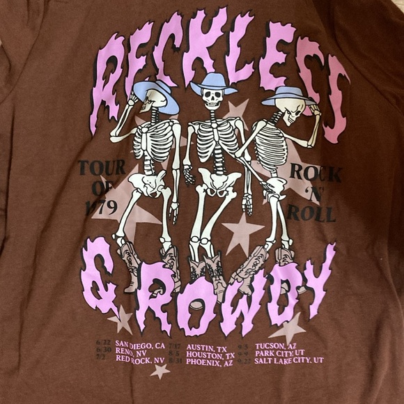 Women’s graphic Tee NWT - Picture 2 of 4